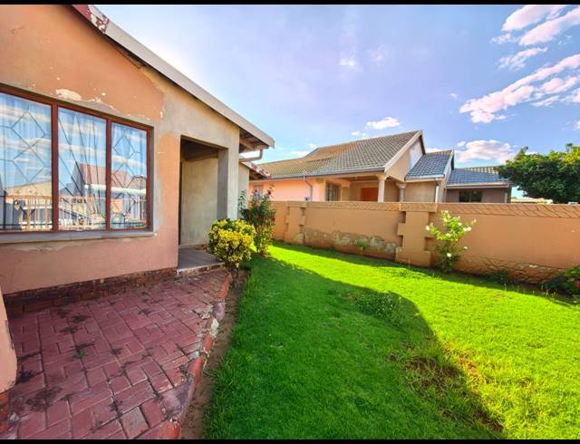 3 BEDROOM HOUSE FOR SALE IN SEBOKENG ZONE 3
